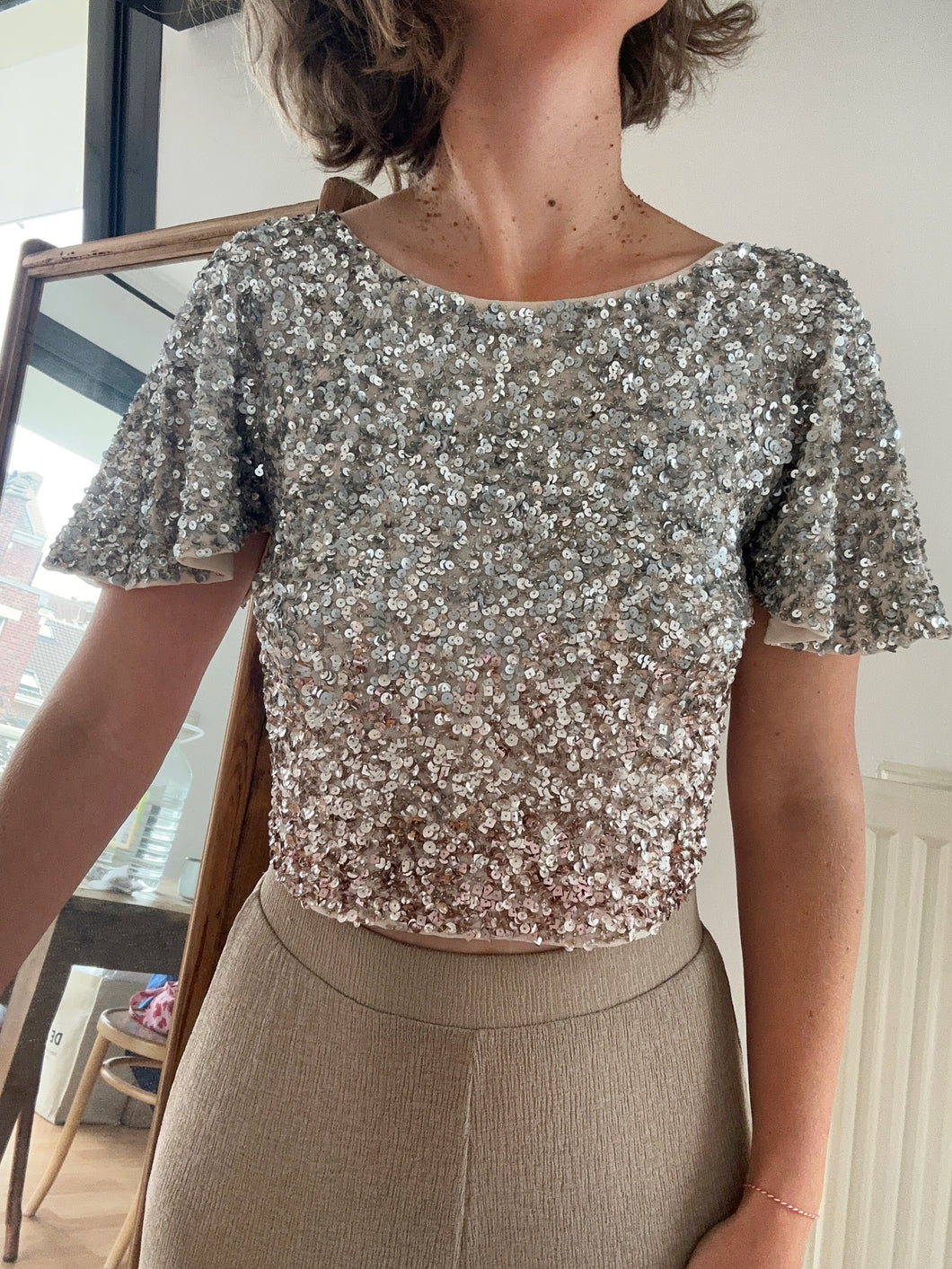 Top sequin