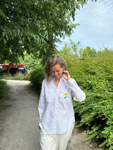 Chemise blanche brodée fleur