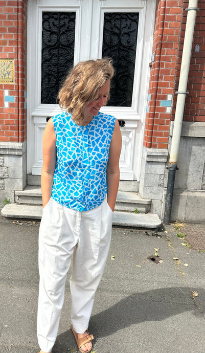 Top bleu sans manche