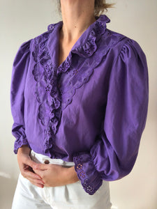 Blouse brodée violette