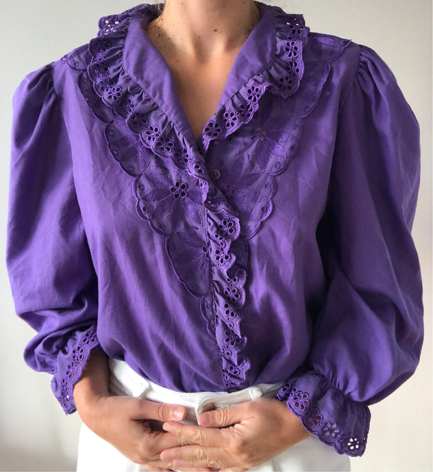 Blouse brodée violette