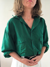 Charger l&#39;image dans la galerie, Chemise en soie verte foncée