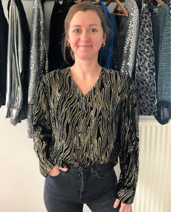 Blouse noire et dorée