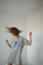 Charger l&#39;image dans la galerie, T-Shirt gris clair - Pleine Lune